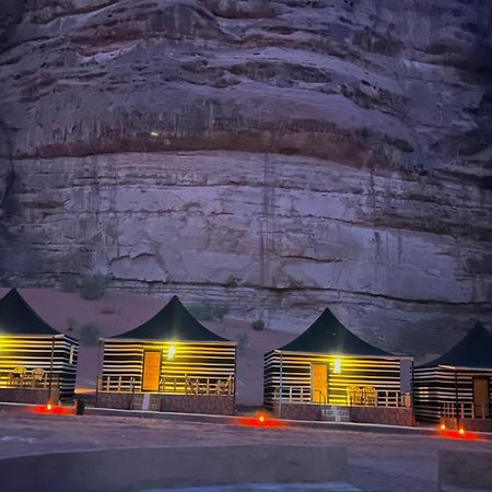 Rum Stardust Luxury Camp 와디럼 외부 사진
